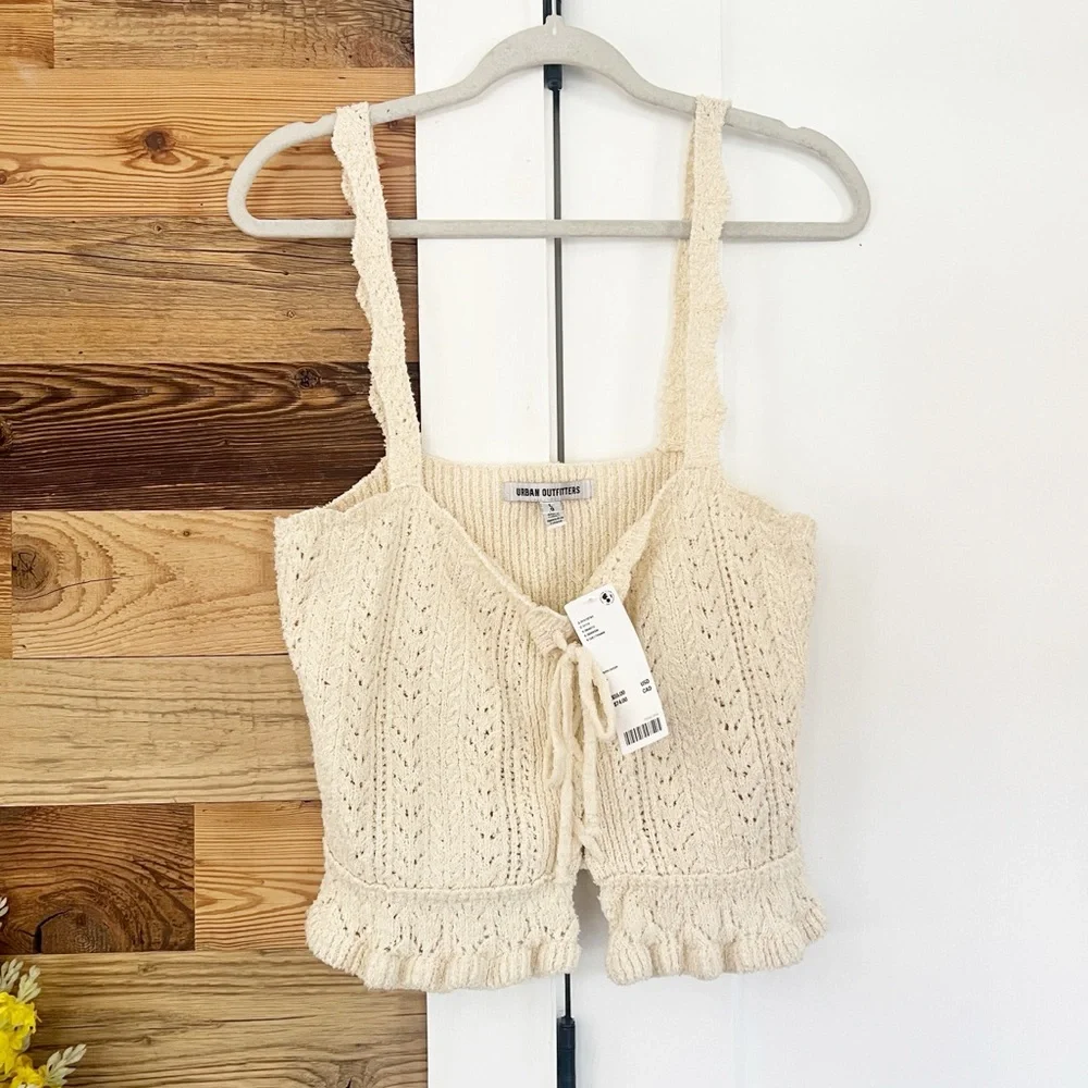 NWT URBAN OUTFITTERS Carmella Ruffle Knit Tank Top Large - Picture 3 of 6